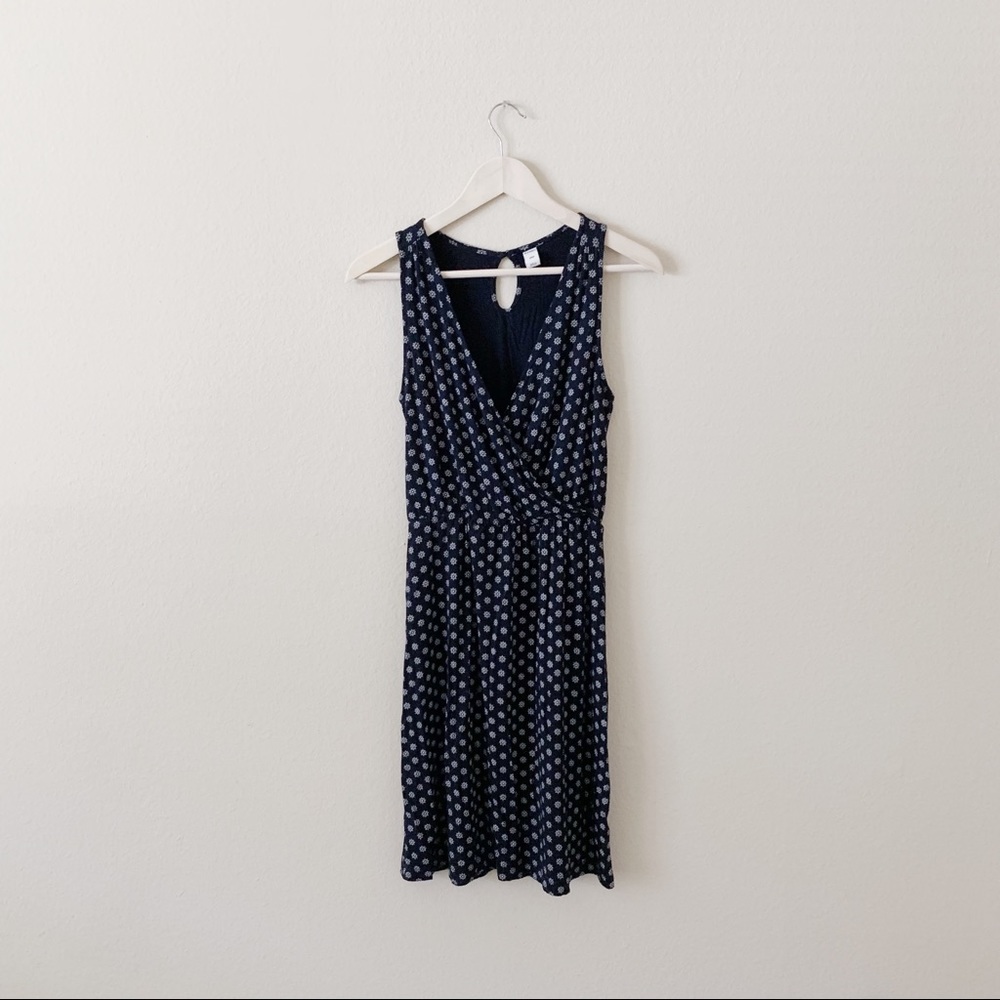 LIKE NEW! NAVY BLUE PATTERNED SLEEVELESS DRESS!